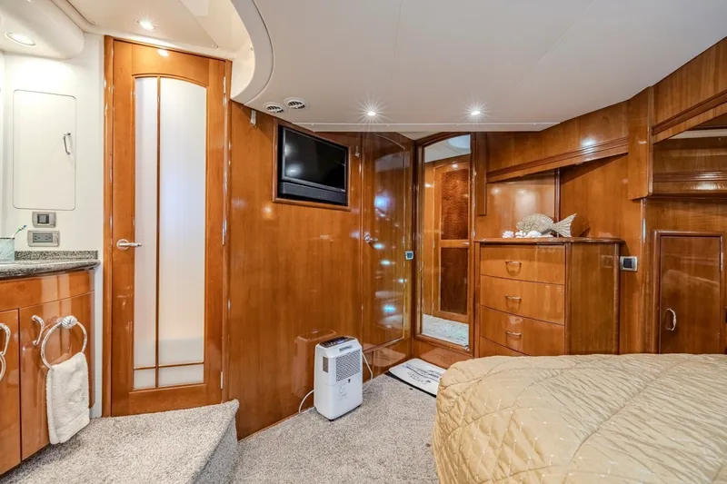 Slide: The Image of Carver Yachts 56 Voyager 2006 - 8695483
