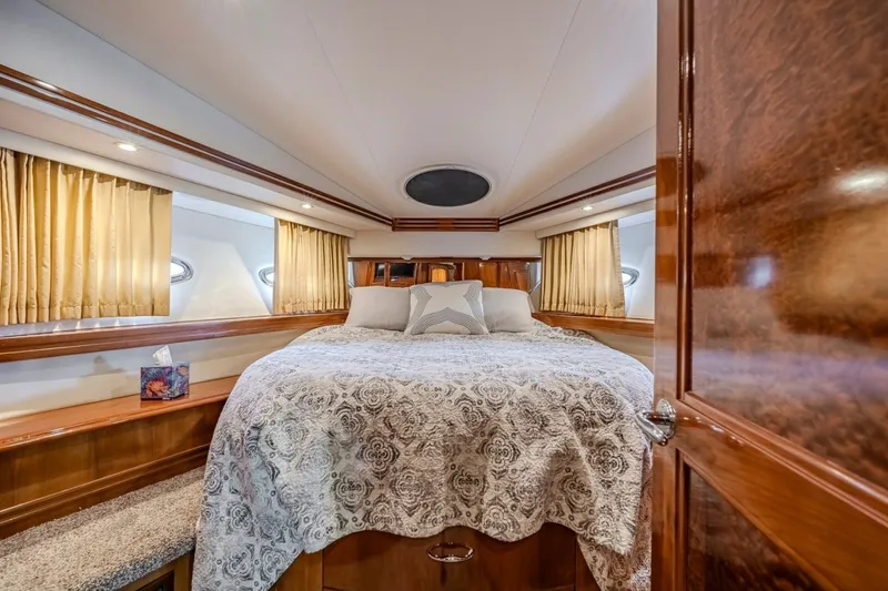 Slide: The Image of Carver Yachts 56 Voyager 2006 - 8695515