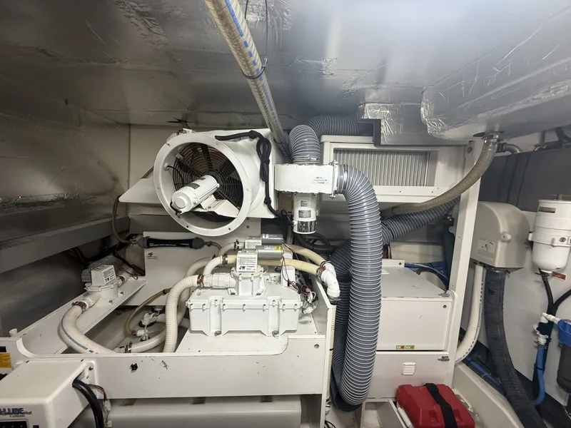 Slide: The Image of Prestige 680 Flybridge 2018 - 8700333