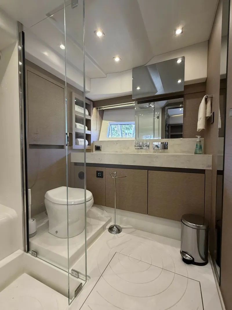 Slide: The Image of Prestige 680 Flybridge 2018 - 8700239