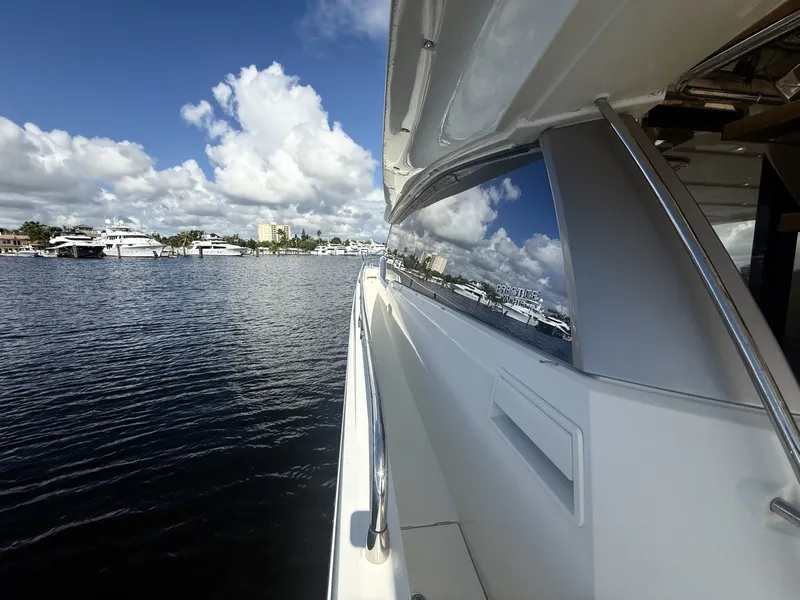 Slide: The Image of Prestige 680 Flybridge 2018 - 8700317