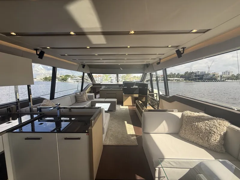 Slide: The Image of Prestige 680 Flybridge 2018 - 8700288