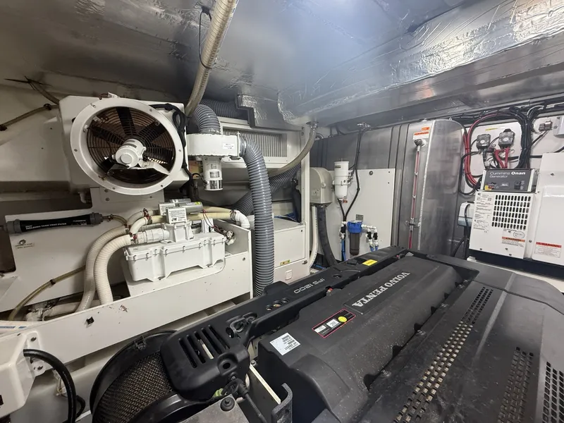 Slide: The Image of Prestige 680 Flybridge 2018 - 8700332