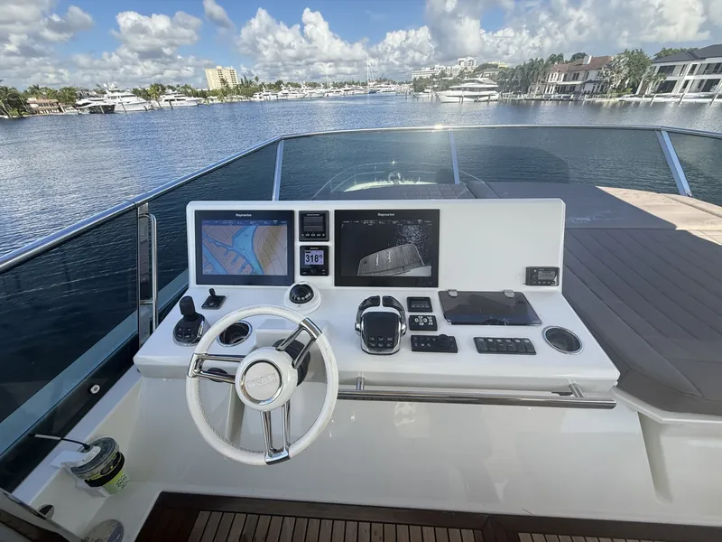 Slide: The Image of Prestige 680 Flybridge 2018 - 8700259