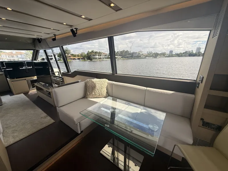 Slide: The Image of Prestige 680 Flybridge 2018 - 8700291