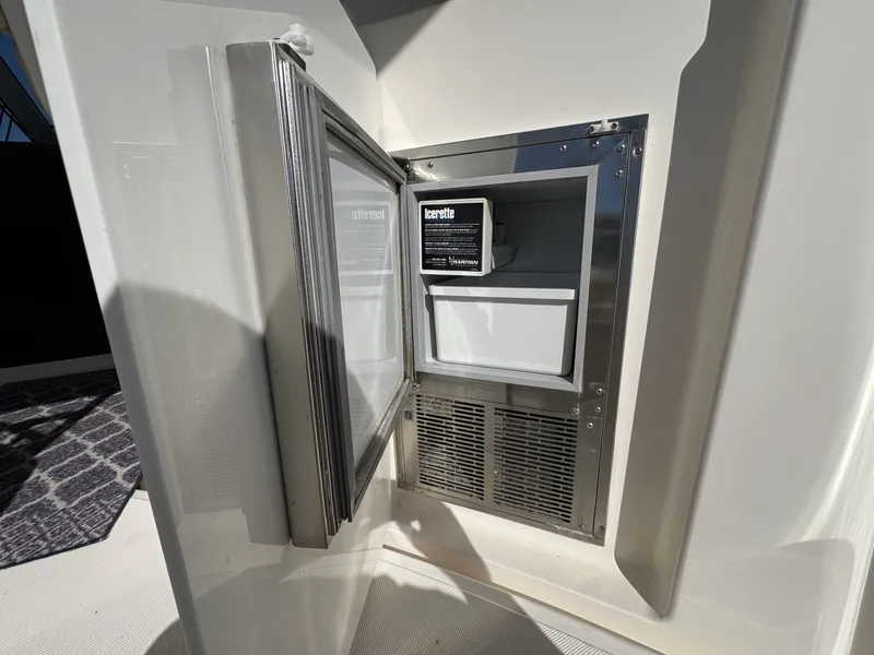 Slide: The Image of Tiara 4300 Sovran 2006 - 8730565