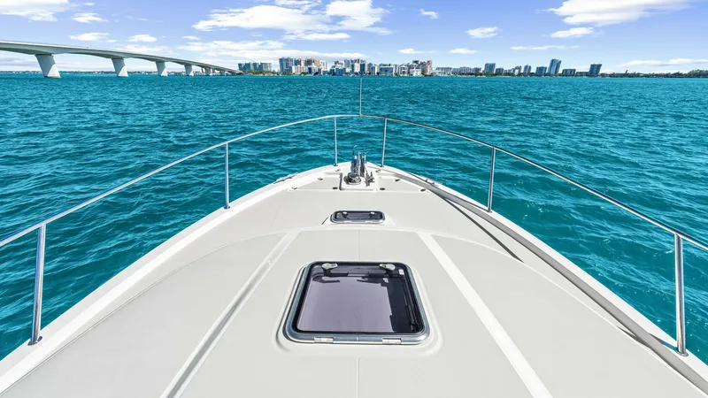 Slide: The Image of Bow View with Scenic Horizon This image showcases the sleek bow of the Back Cove 390, highlighting its clean lines and spacious deck. The ample foredeck provides easy access to the anchoring equipment, with a picturesque view of the skyline and surrounding waters. The sturdy railing - 8738155