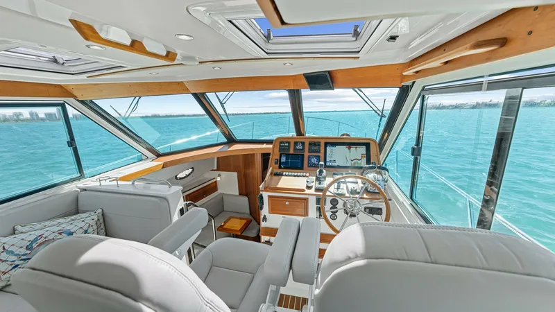 Slide: The Image of Helm Station with Panoramic Views The helm station of the Back Cove 390 offers a commanding view, enhanced by expansive windows that flood the space with natural light. The modern dashboard is equipped with state-of-the-art navigation technology, while the plush seating ensures comfort du - 8738130