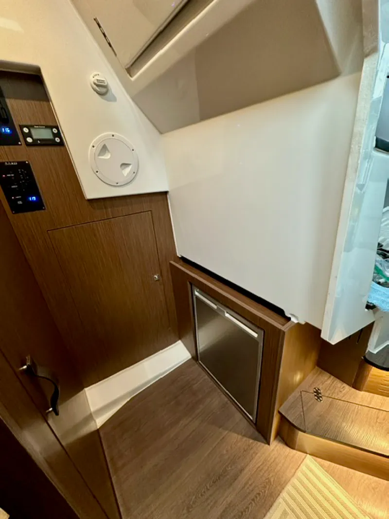 Slide: The Image of 2024 Beneteau  Antares 11 Fly - 8739070