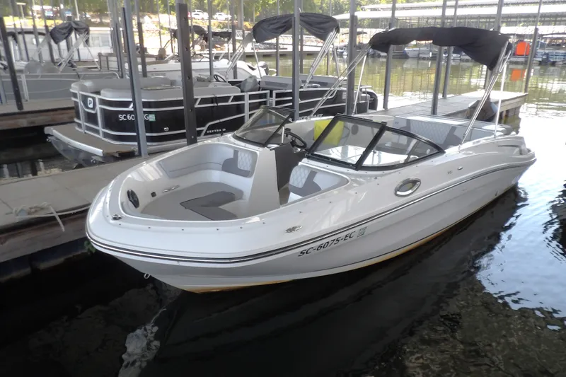 Slide: The Image of Bayliner VR6 Bowrider - Outboard 2023 - 1
