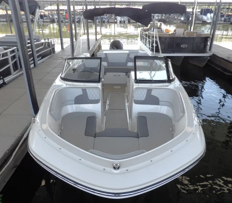 Slide: The Image of Bayliner VR6 Bowrider - Outboard 2023 - 2