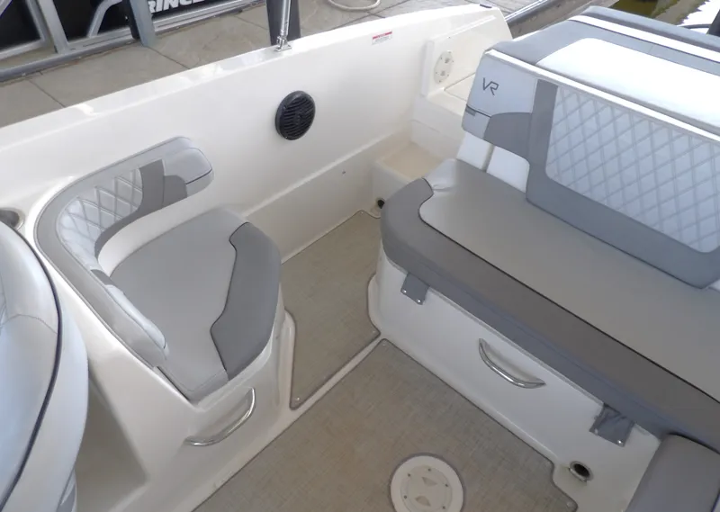 Slide: The Image of Bayliner VR6 Bowrider - Outboard 2023 - 11