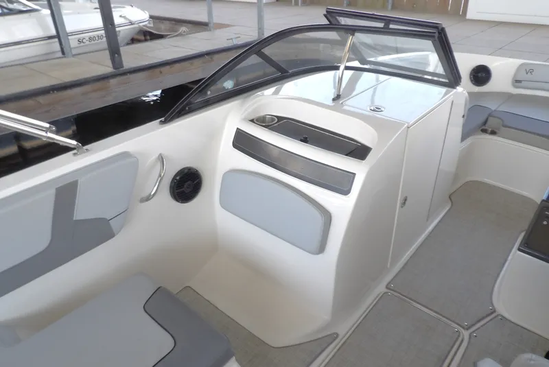 Slide: The Image of Bayliner VR6 Bowrider - Outboard 2023 - 8