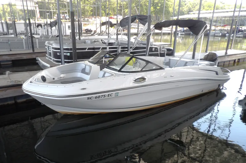 The Image of Bayliner VR6 Bowrider - Outboard 2023 - undefined