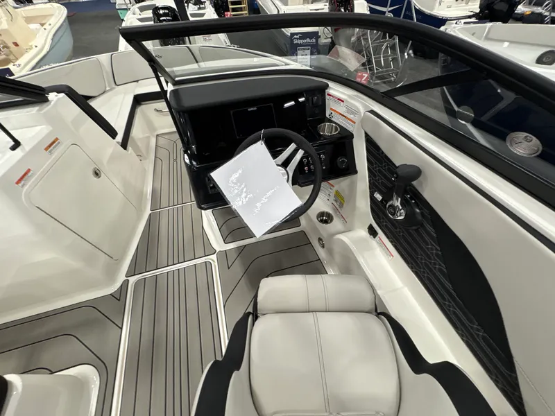 Slide: The Image of Sea Ray SPX 210 Outboard 2026 - 16