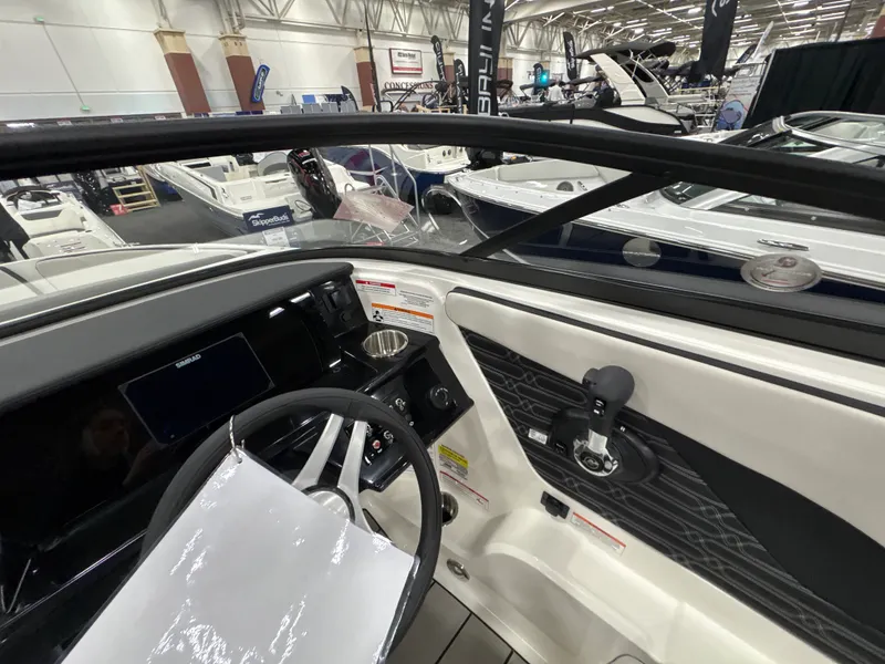 Slide: The Image of Sea Ray SPX 210 Outboard 2026 - 18