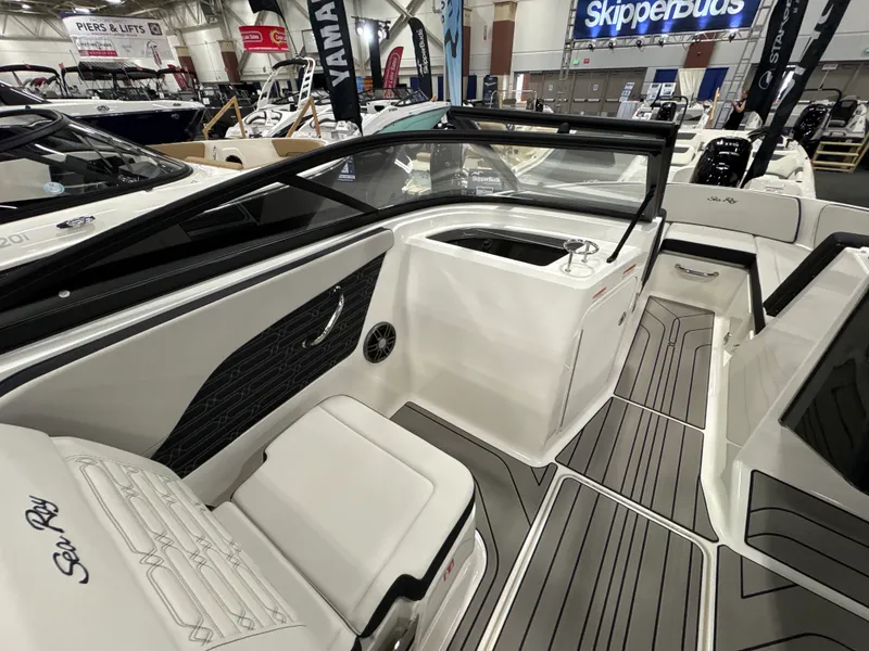 Slide: The Image of Sea Ray SPX 210 Outboard 2026 - 20