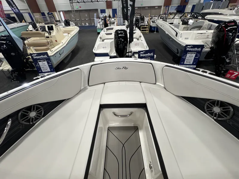 Slide: The Image of Sea Ray SPX 210 Outboard 2026 - 22