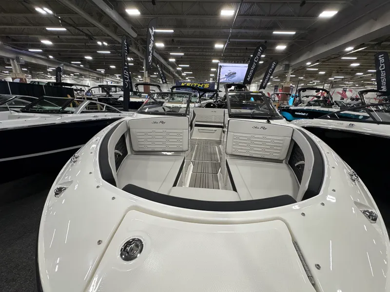 Slide: The Image of Sea Ray SPX 210 Outboard 2026 - 4