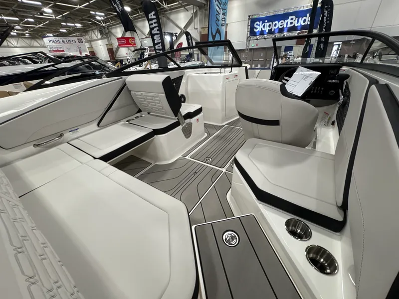 Slide: The Image of Sea Ray SPX 210 Outboard 2026 - 10