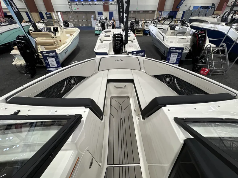 Slide: The Image of Sea Ray SPX 210 Outboard 2026 - 21