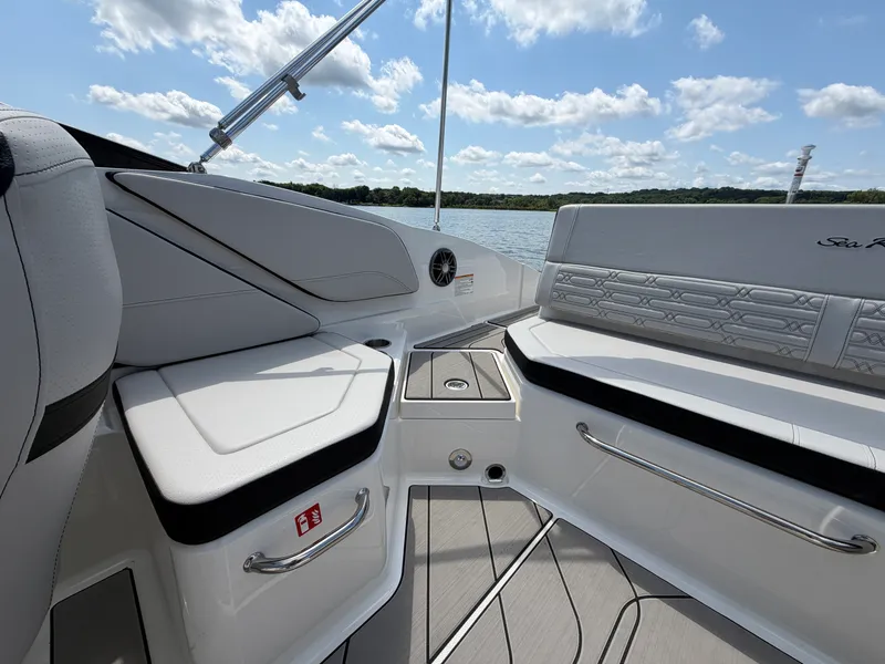 Slide: The Image of Sea Ray SPX 210 Outboard 2026 - 28