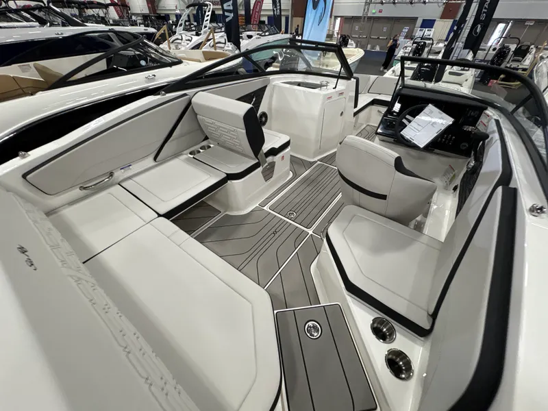 Slide: The Image of Sea Ray SPX 210 Outboard 2026 - 9