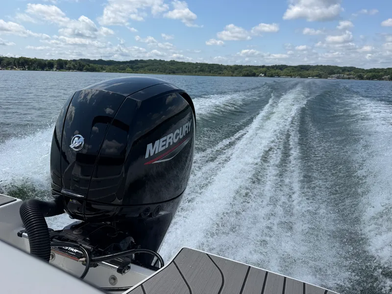 Slide: The Image of Sea Ray SPX 210 Outboard 2026 - 30