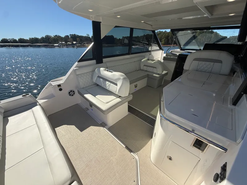 Slide: The Image of Regal 36 GRAND COUPE 2021 - 25