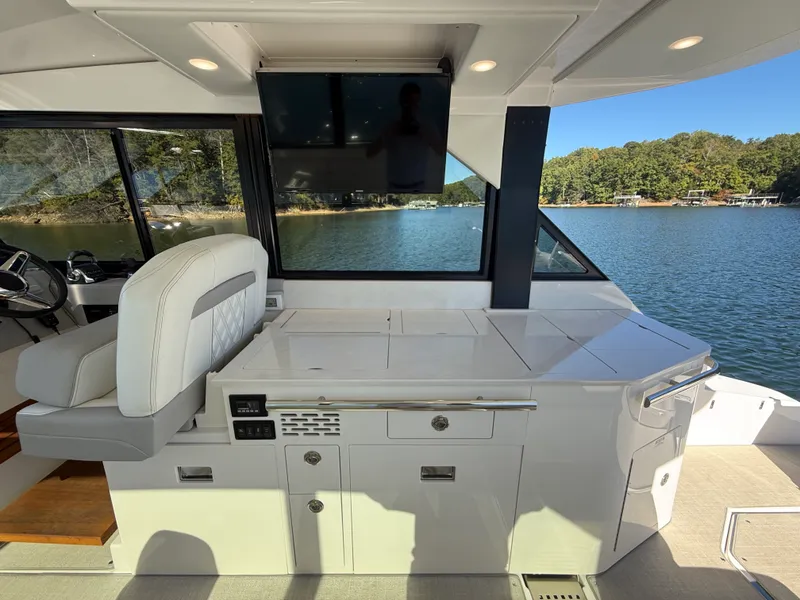 Slide: The Image of Regal 36 GRAND COUPE 2021 - 30