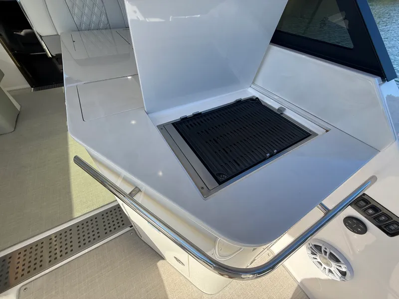 Slide: The Image of Regal 36 GRAND COUPE 2021 - 32