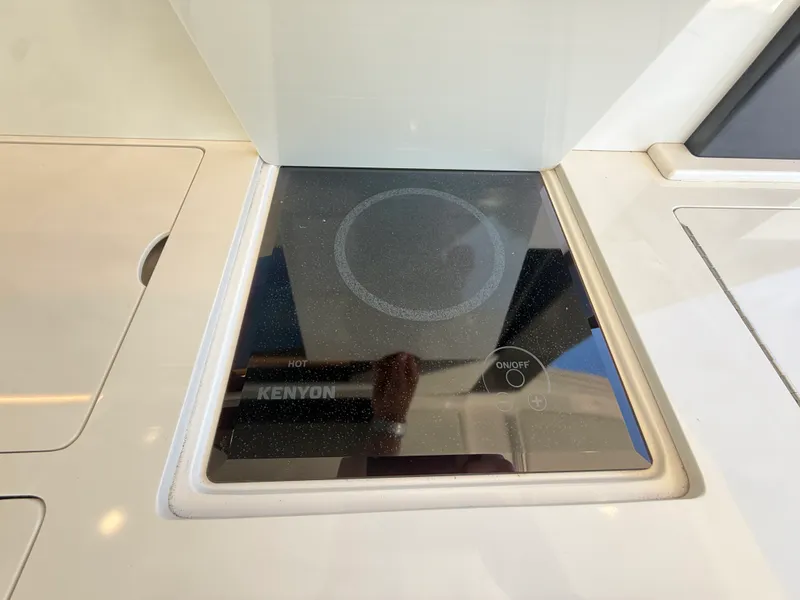 Slide: The Image of Regal 36 GRAND COUPE 2021 - 34