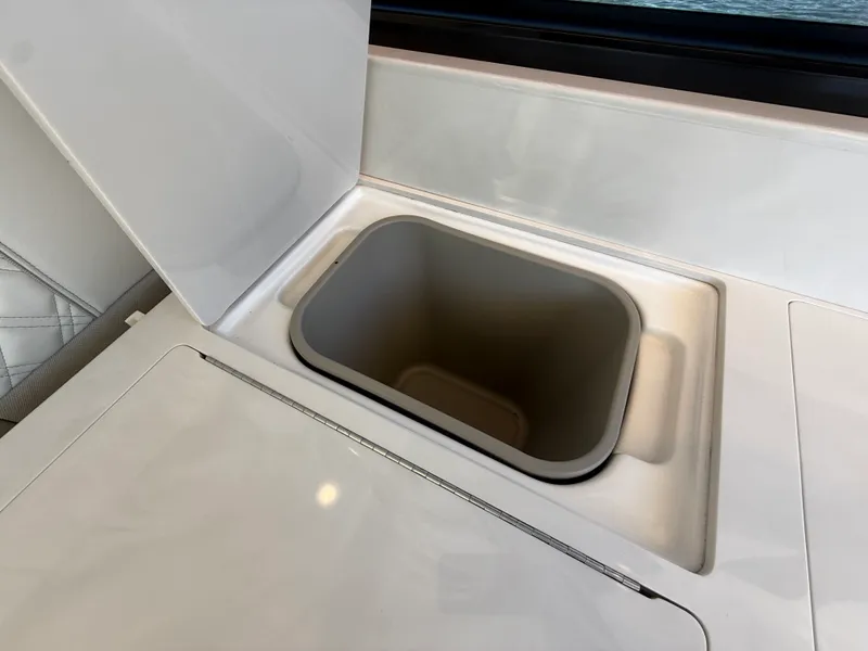 Slide: The Image of Regal 36 GRAND COUPE 2021 - 35