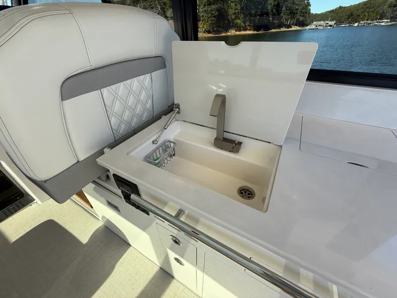 Slide: The Image of Regal 36 GRAND COUPE 2021 - 36