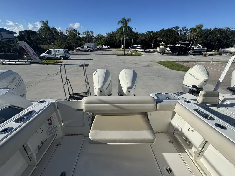 Slide: The Image of Boston Whaler 280 OUTRAGE 2021 - 11