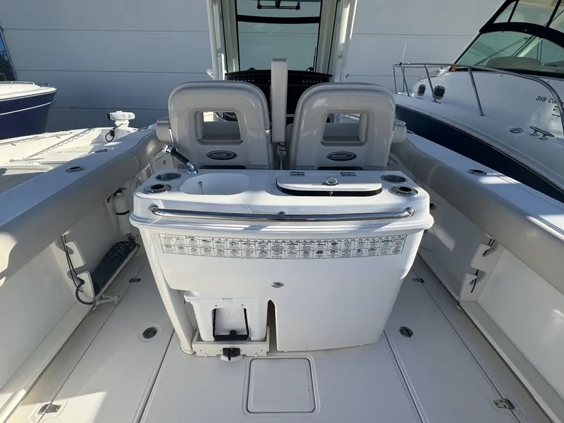 Slide: The Image of Boston Whaler 280 OUTRAGE 2021 - 12