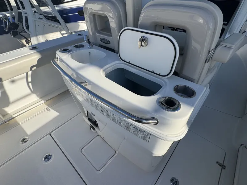 Slide: The Image of Boston Whaler 280 OUTRAGE 2021 - 13