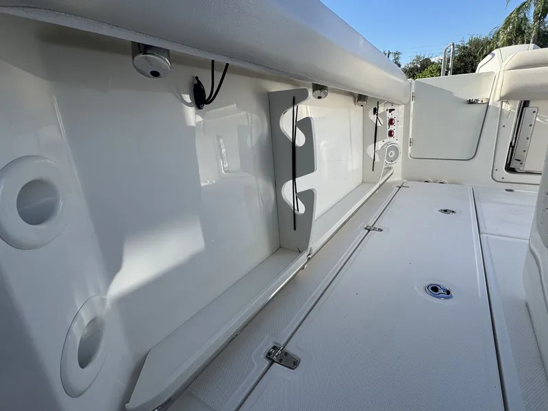 Slide: The Image of Boston Whaler 280 OUTRAGE 2021 - 14