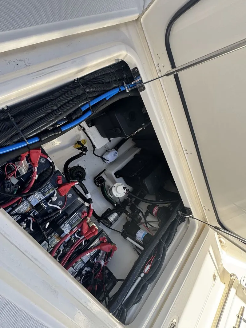 Slide: The Image of Boston Whaler 280 OUTRAGE 2021 - 16