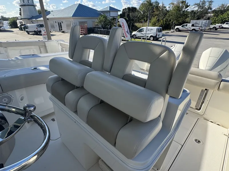 Slide: The Image of Boston Whaler 280 OUTRAGE 2021 - 19