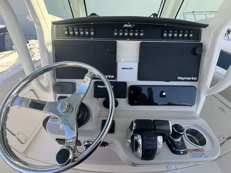 Slide: The Image of Boston Whaler 280 OUTRAGE 2021 - 20