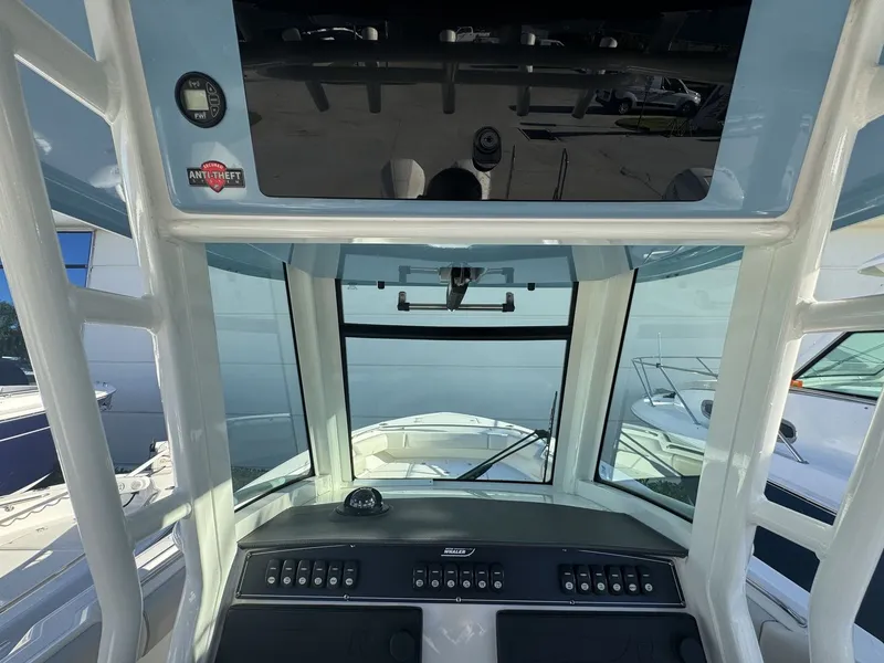Slide: The Image of Boston Whaler 280 OUTRAGE 2021 - 21
