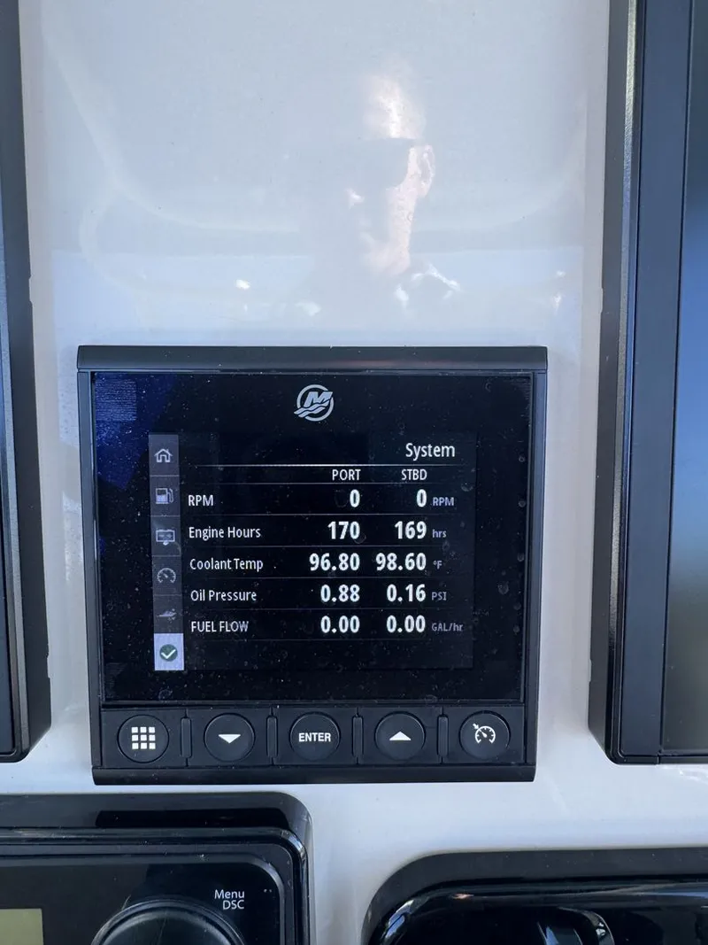 Slide: The Image of Boston Whaler 280 OUTRAGE 2021 - 22