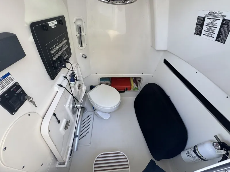 Slide: The Image of Boston Whaler 280 OUTRAGE 2021 - 23