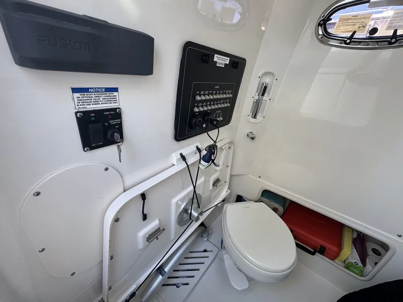 Slide: The Image of Boston Whaler 280 OUTRAGE 2021 - 24