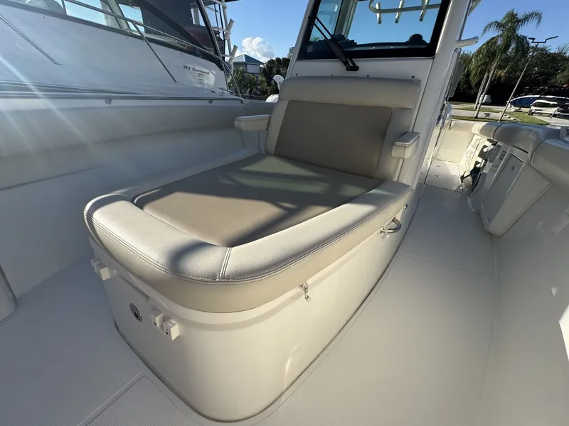 Slide: The Image of Boston Whaler 280 OUTRAGE 2021 - 26