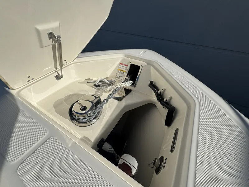 Slide: The Image of Boston Whaler 280 OUTRAGE 2021 - 32