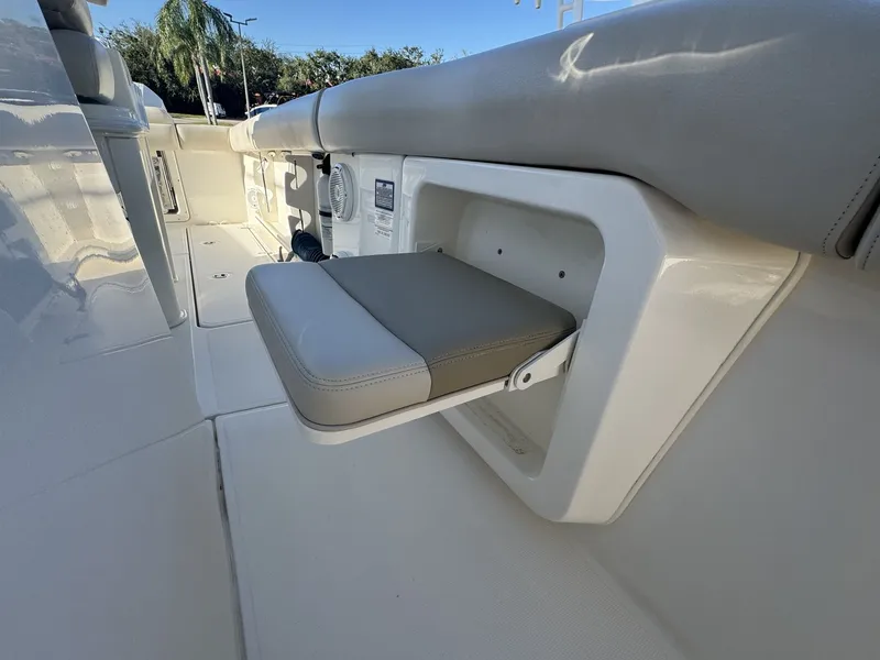 Slide: The Image of Boston Whaler 280 OUTRAGE 2021 - 35