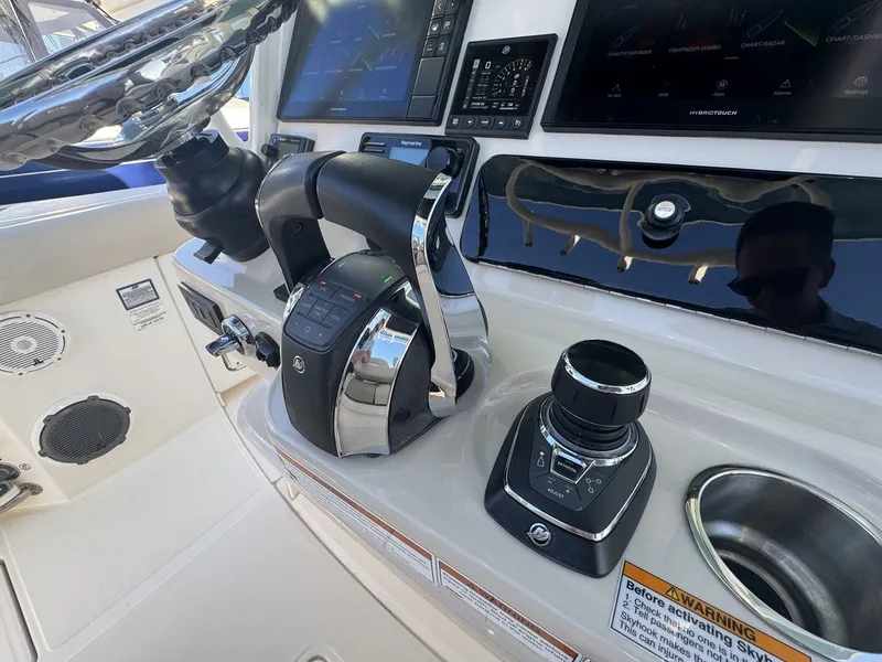 Slide: The Image of Boston Whaler 280 OUTRAGE 2021 - 37