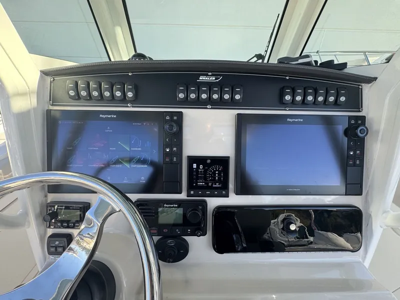 Slide: The Image of Boston Whaler 280 OUTRAGE 2021 - 38
